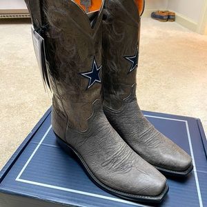 BRAND NEW Lucchese Suede Charcoal Sheepskin, 9.5D